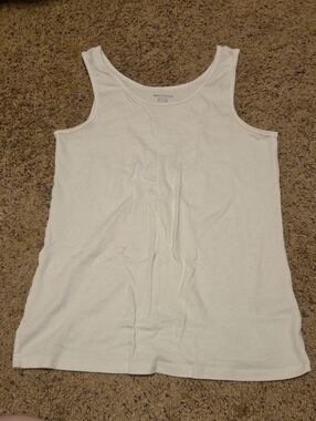 Amazon Essentials Women's White Scoop Neck Tank